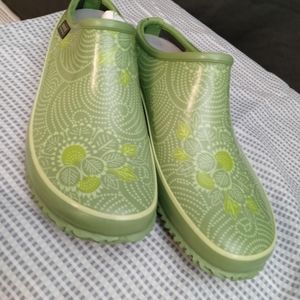 Size 9 Green Waterproof BOGS Shoes